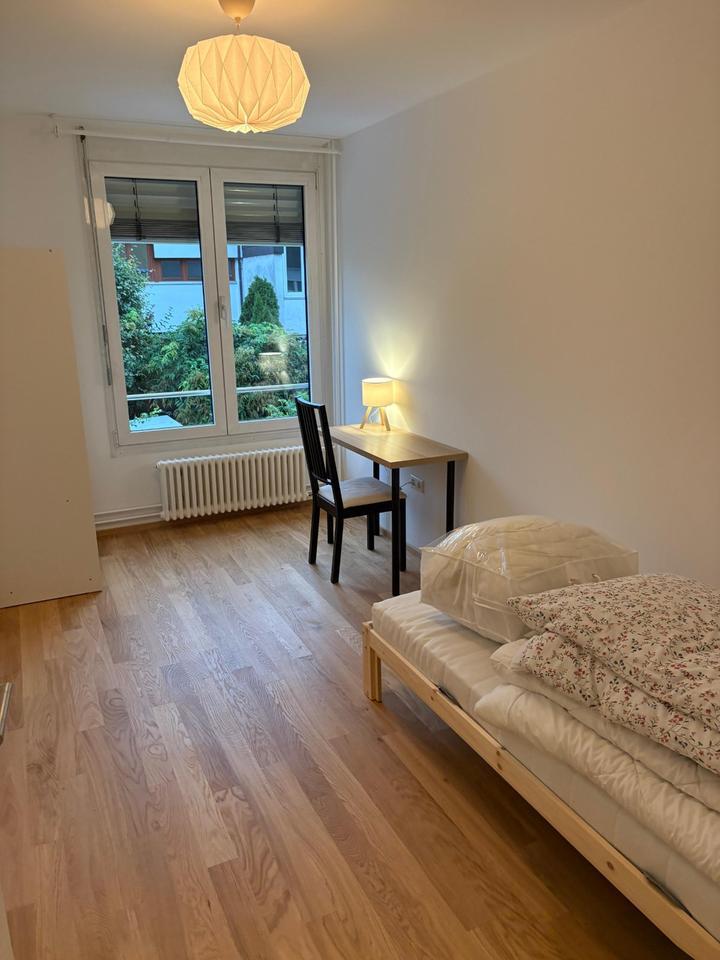 Helles Zimmer (11 m², möbliert) mit Gartenblick in Burg Birkenhof