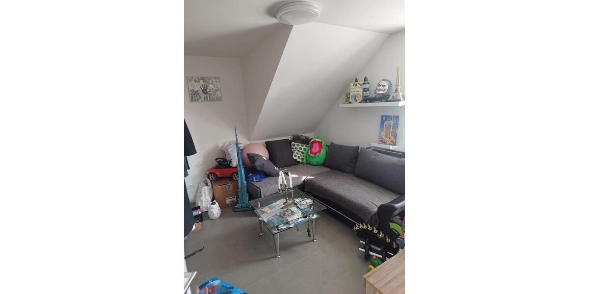 Dachgeschoßwohnung Stollberg (Erzgebirge) - 4 Zimmer, 103 m&sup2;, 892&euro; | Angebot:25510912