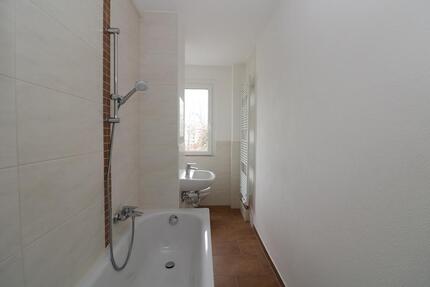 *Schockverliebt* moderne 2RW mit Wanne und Balkon in ruhiger Lage zimmer