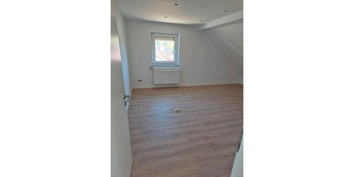 Dachgeschoßwohnung Rehlingen-Siersburg Siersburg - 3 Zimmer, 75 m&sup2;, 700&euro; | Angebot:26549980