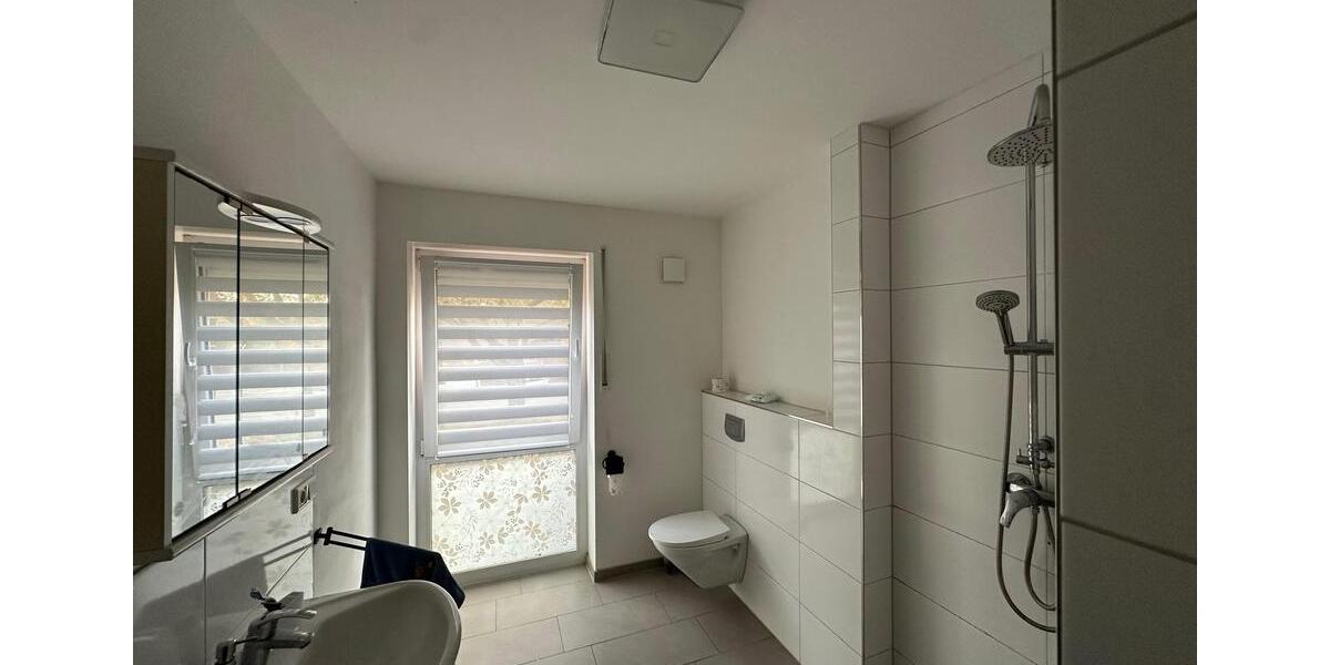 Komfort und niedrige Nebenkosten: Fußbodenheizung, Walkin-Bad, LAN, Sat, Lüftung, EEK A, Balkon 2 zimmer