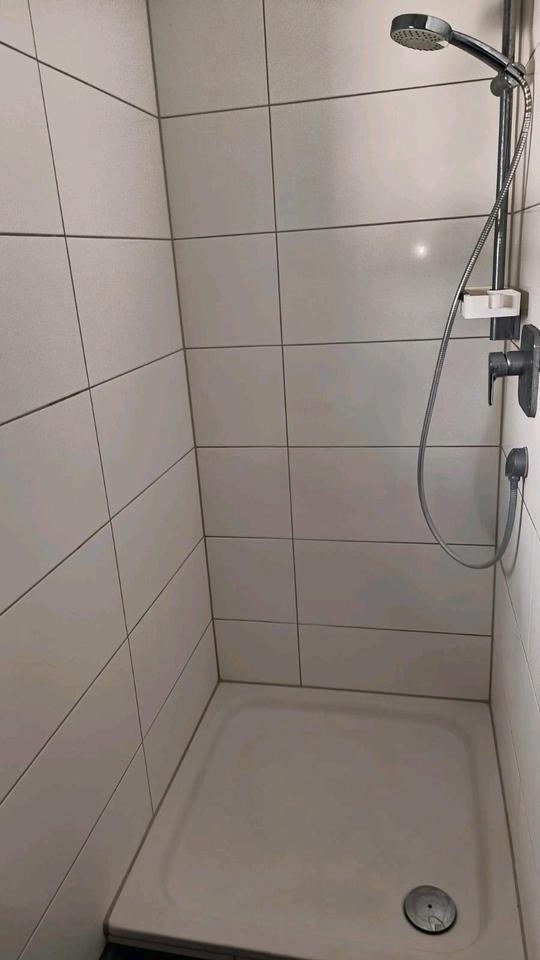 moderne helle Wohnung mit Fußbodenheizung, Balkon und Garage