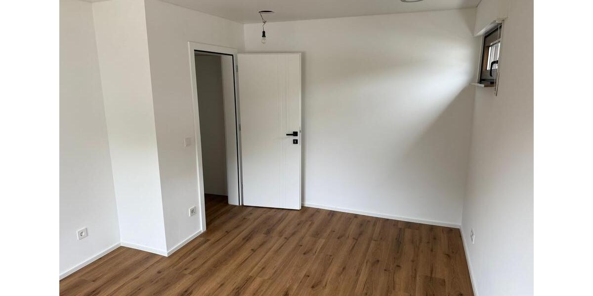 Dachgeschoßwohnung Schwieberdingen - 4 Zimmer, 100 m&sup2;, 1.550&euro; | Angebot:26692428