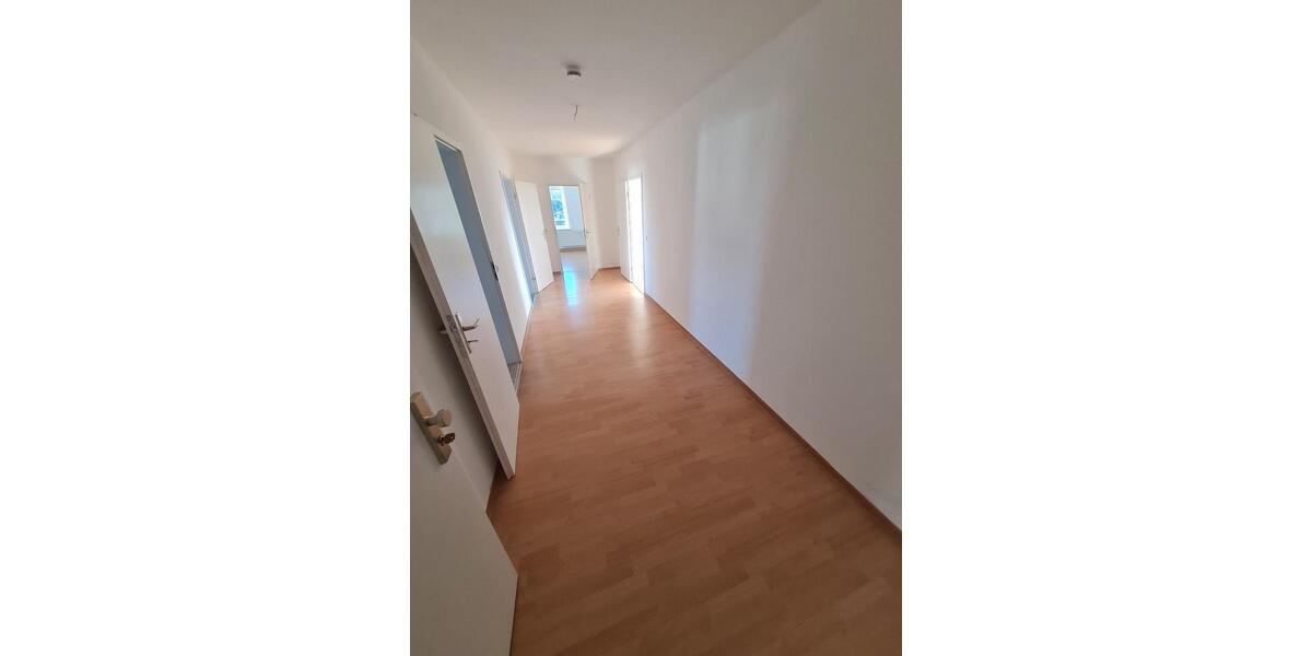 Dachgeschoßwohnung Burgstädt - 4 Zimmer, 92 m&sup2;, 460&euro; | Angebot:24398850