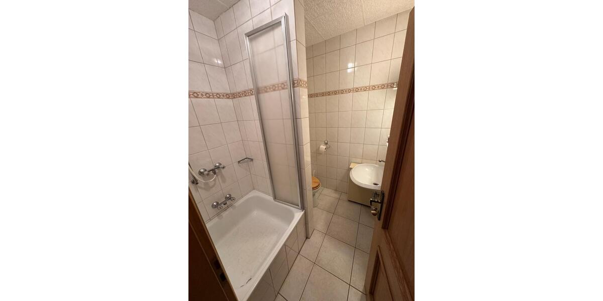 Einfamilienhaus Reichshof - 11 Zimmer, 315 m&sup2;, 1.700&euro; | Angebot:25151779