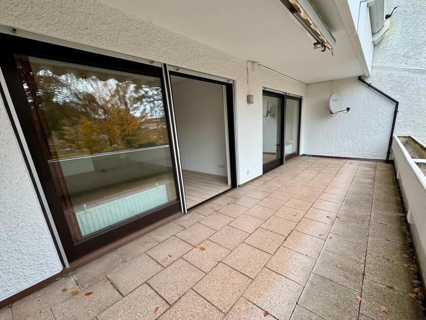 2 Zimmer Wohnung (Balkon, TG), hell, großzügig, Toplage zimmer