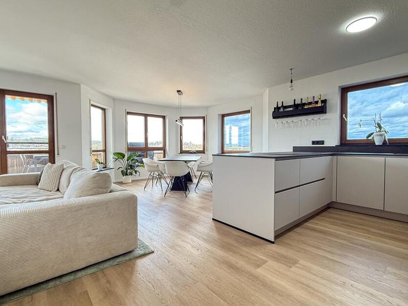 Helle 3,5-Zi.-Whg. mit Balkon, Weitblick & 2 TG-Stellplätzen zimmer