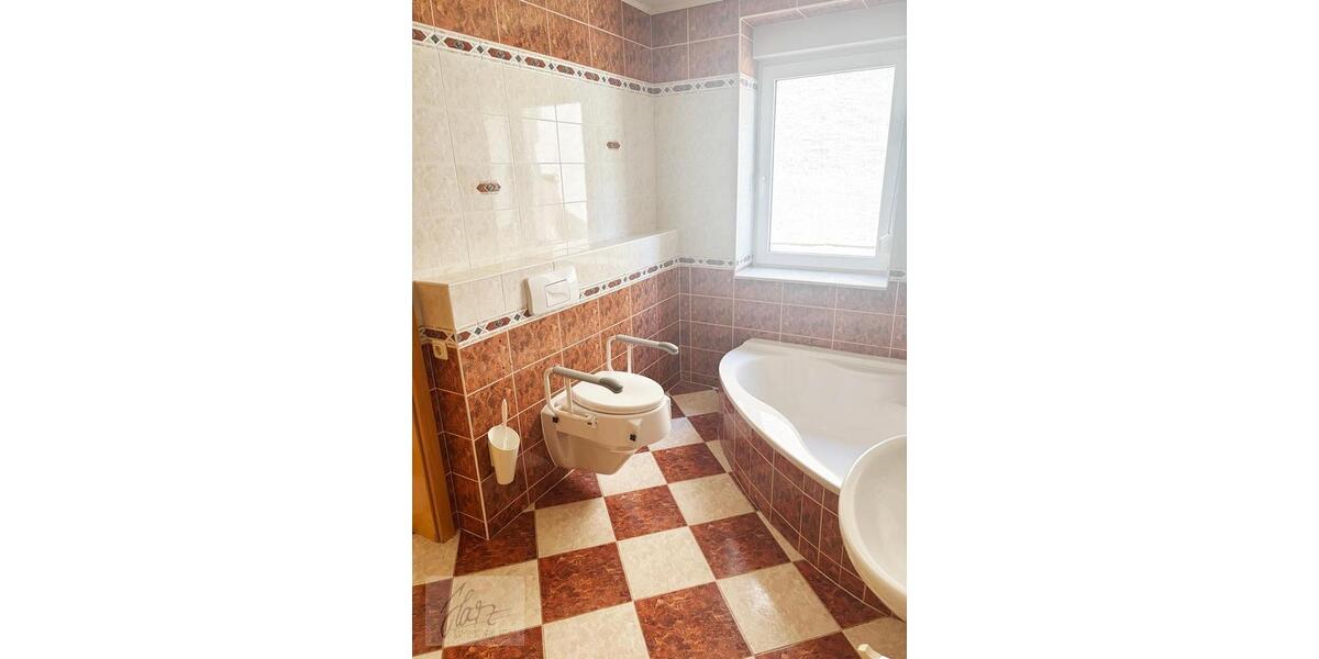 ***ALTERSGERECHTE 2-RAUMWOHNUNG IM ERDGESCHOSS- ERSTBEZUG NACH SANIERUNG*** mit 2 Tageslichtbädern inkl. Eckbadewanne, bodengleicher Duche und altersgerechter Toilette ab sofort zu vermieten 2 zimmer