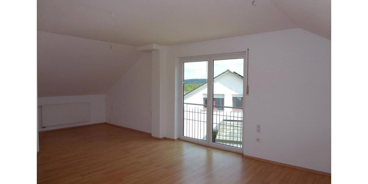 Dachgeschoßwohnung Röttenbach - 2 Zimmer, 79 m&sup2;, 640&euro; | Angebot:26129629
