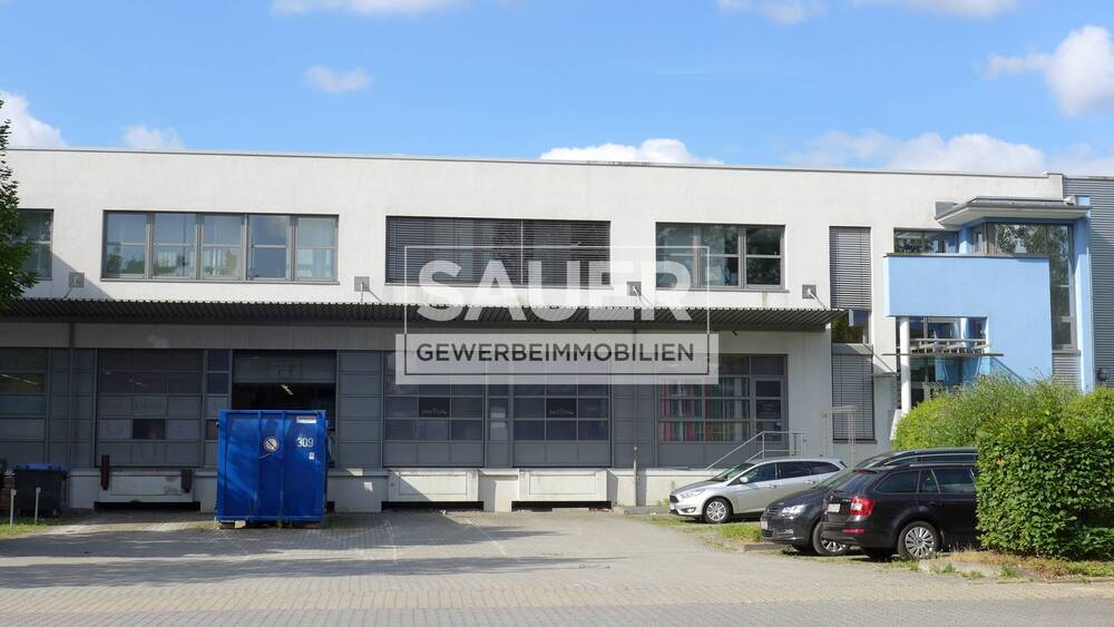 916 m² Rampenlager mit 2 Rampen, inkl. Büroraum + WC *481* zimmer