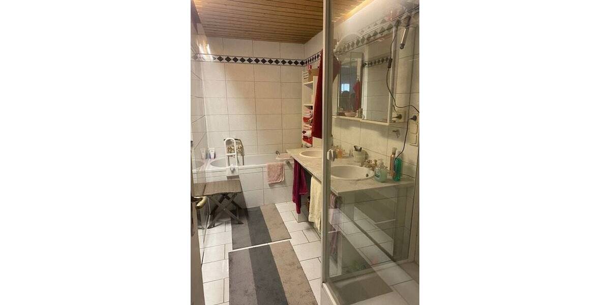 Etagenwohnung Straubing Kagers - 5 Zimmer, 150 m&sup2;, 1.200&euro; | Angebot:26763649