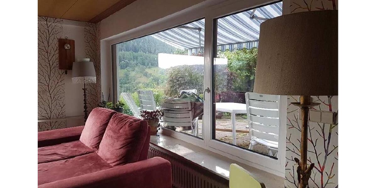 Geräumiges, freistehendes Haus mit zahlreichen Extras wartet auf Ihr Mietpreisangebot. 10 zimmer