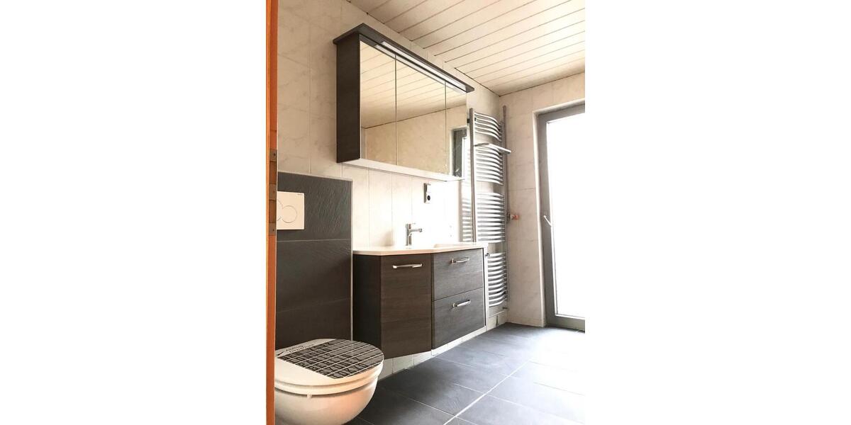 Großzügiges möbliertes Zimmer in WG 1 zimmer