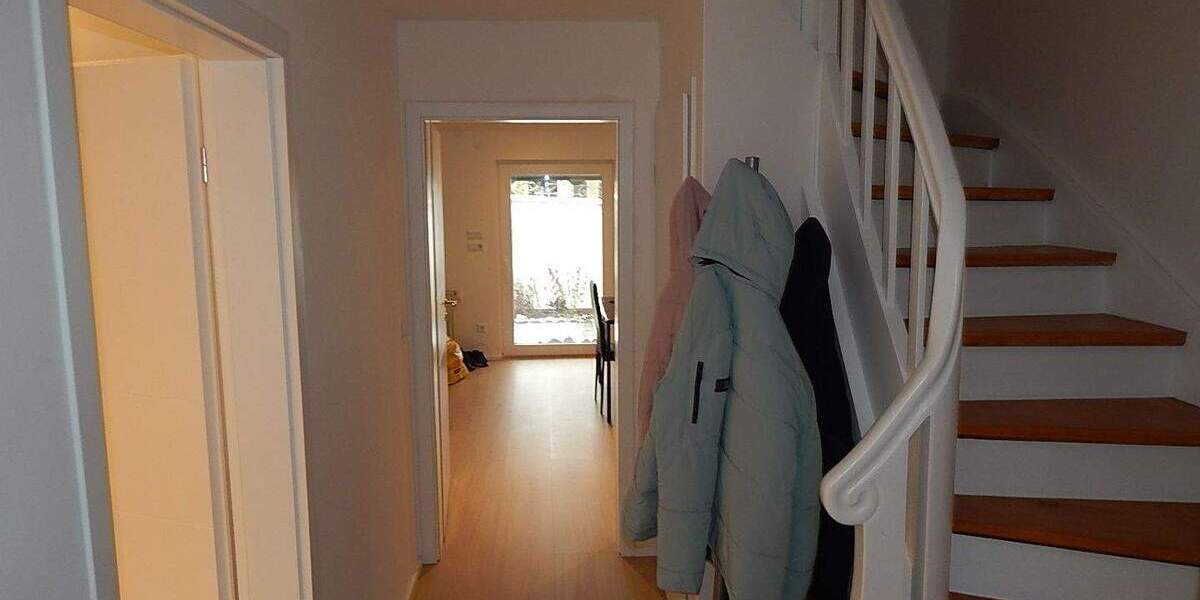 Reihenmittelhaus Göttingen Grone - 6 Zimmer, 112 m&sup2;, 1.600&euro; | Angebot:24874388