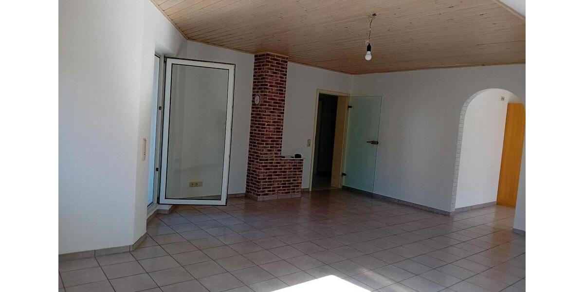 Dachgeschoßwohnung Waldems - 3 Zimmer, 110 m&sup2;, 800&euro; | Angebot:25977156