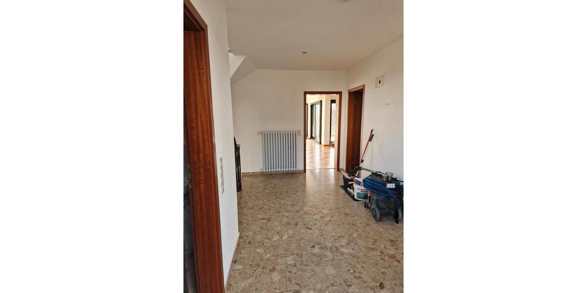 Wohnen auf Zeit Overath - 8 Zimmer, 215 m&sup2;, 1.750&euro; | Angebot:25449547