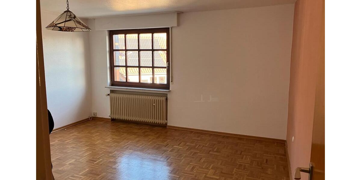 Etagenwohnung Sachsenheim - 4 Zimmer, 80 m&sup2;, 1.000&euro; | Angebot:25105256