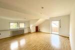 Helle 4-Zimmer-Wohnung im DG mit Balkon, EBK und Kellerraum