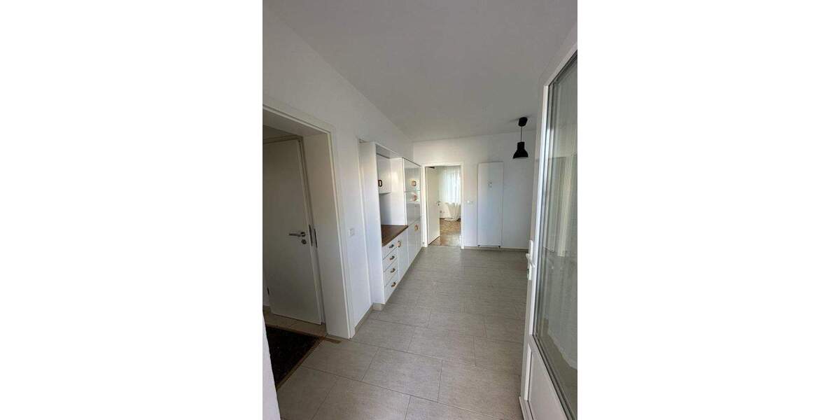 Sanierte 3,5-Zimmer-Erdgeschosswohnung mit Garten und Garage 3 zimmer