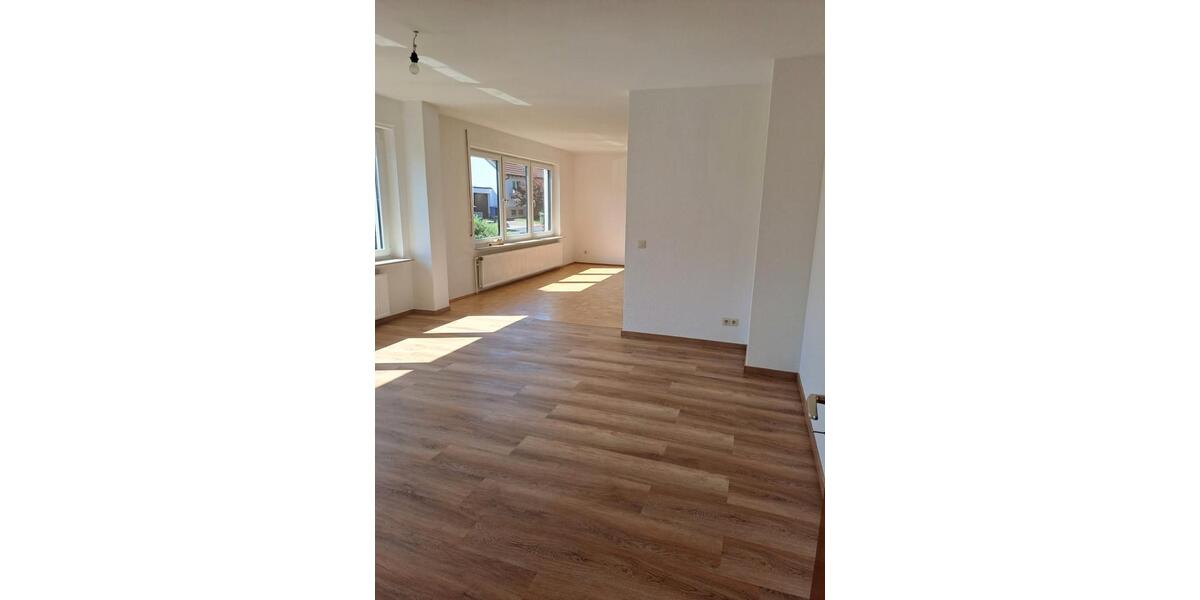 Erdgeschoßwohnung Diekholzen - 4 Zimmer, 109 m&sup2;, 1.000&euro; | Angebot:26023137