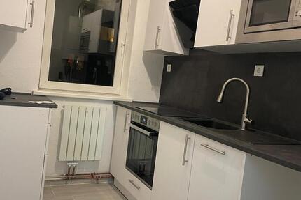 Helle Single Wohnung 54m2, renoviert, Oststadt 750€ kalt 3 zimmer