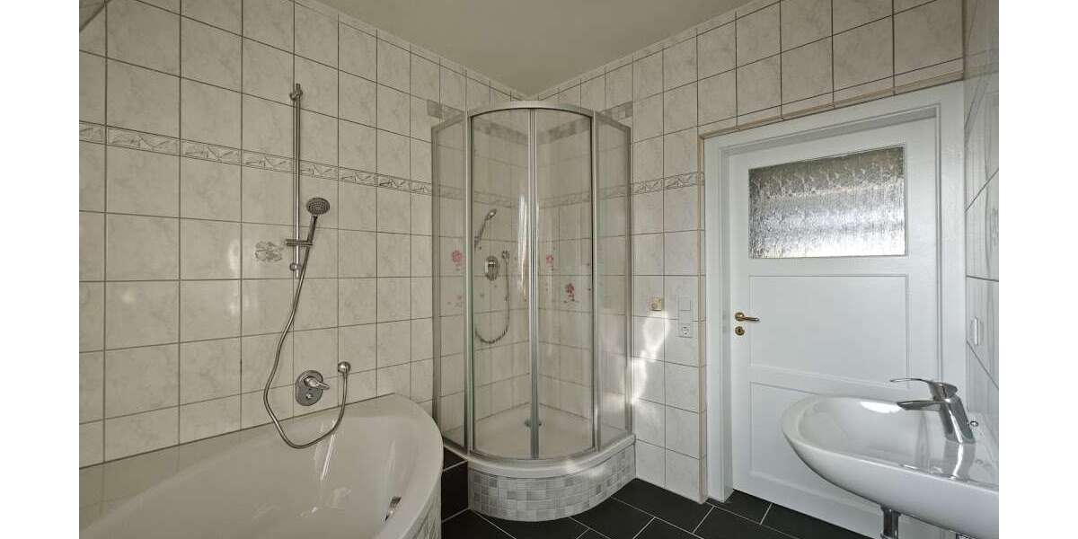 Wohnung zum Mieten in Halle (Saale) 805 € 115 m² 4 zimmer