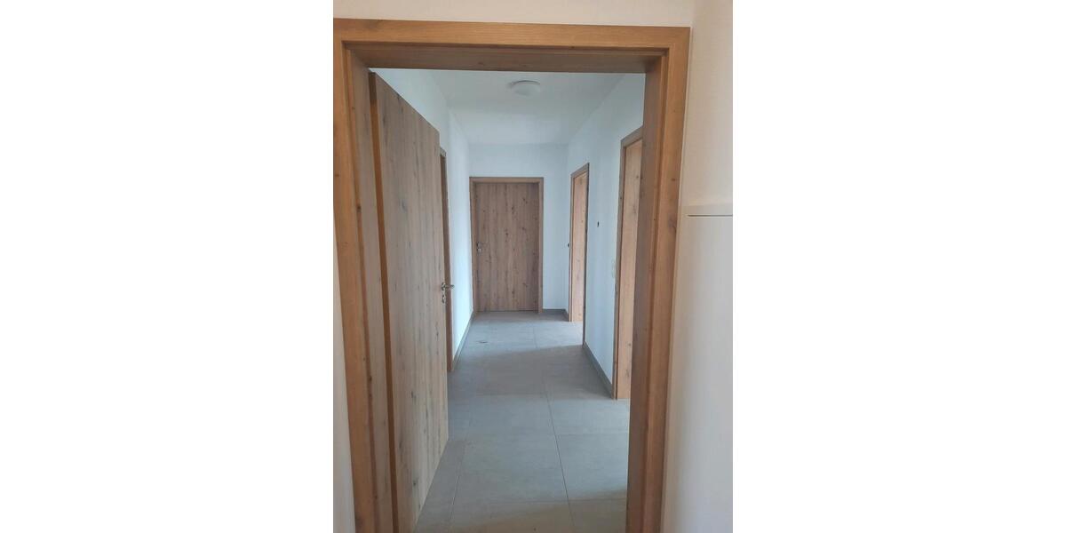 Erdgeschoßwohnung Kirchenthumbach - 6 Zimmer, 89 m&sup2;, 720&euro; | Angebot:26021072