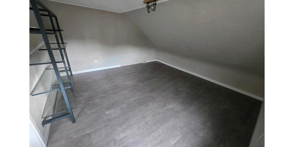 Dachgeschoßwohnung Nalbach - 2 Zimmer, 75 m&sup2;, 650&euro; | Angebot:26238104