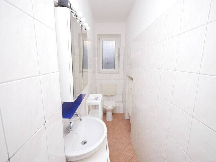 Perfekt für junge Leute: Gepflegte 2,5-Raum-Etagenwohnung mit Küche und Balkon Nahe der Universität 2 zimmer