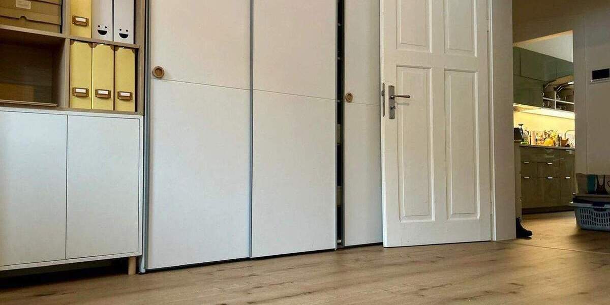 Sanierte 4-Zimmer-Wohnung mit 108 m² im 1. OG - zusätzliche EG-Wohnung im Haus verfügbar 4 zimmer