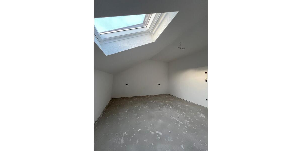 Ich biete eine Kernsanierte 3-Zimmerwohnung an zimmer