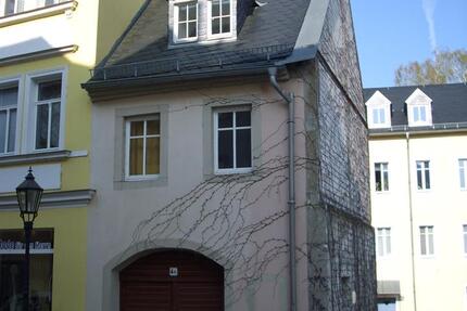 Kleines Torbogenhaus mit 2 - Raum-Wohnung zimmer