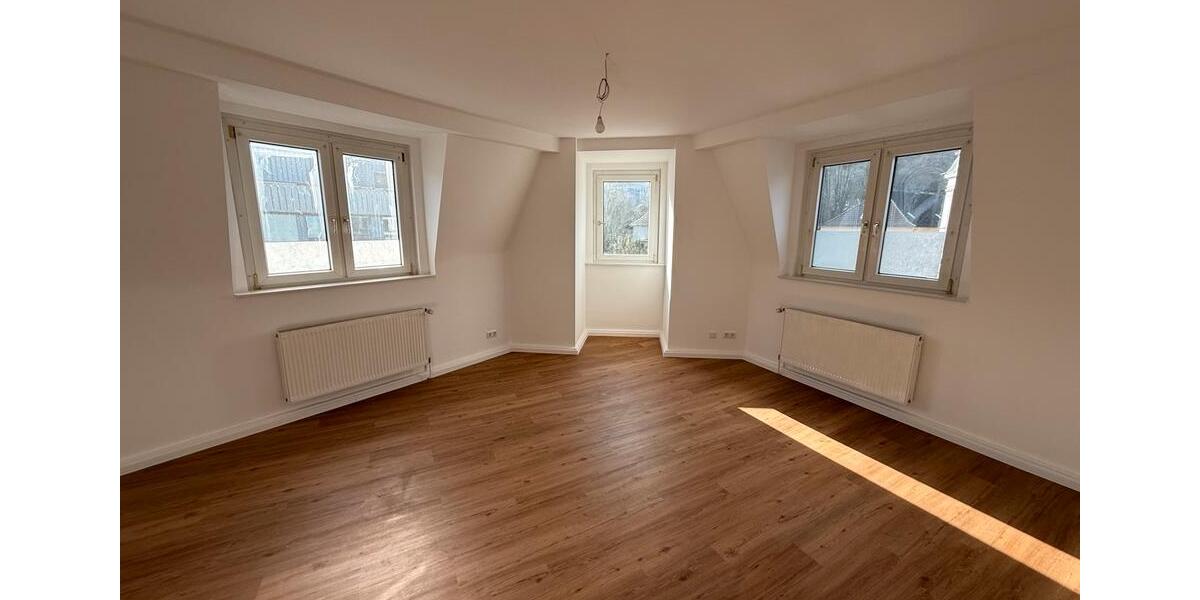 Dachgeschoßwohnung Wuppertal Arrenberg - 2 Zimmer, 62 m&sup2;, 685&euro; | Angebot:25850345