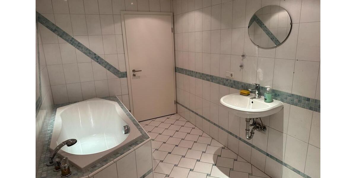 Erdgeschoßwohnung Hohenahr - 4 Zimmer, 130 m&sup2;, 1.200&euro; | Angebot:26002218