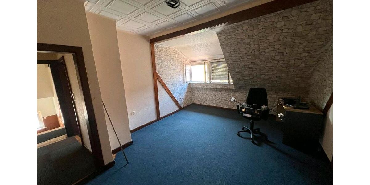 Dachgeschoßwohnung Neunkirchen - 3 Zimmer, 82 m&sup2;, 770&euro; | Angebot:26301531