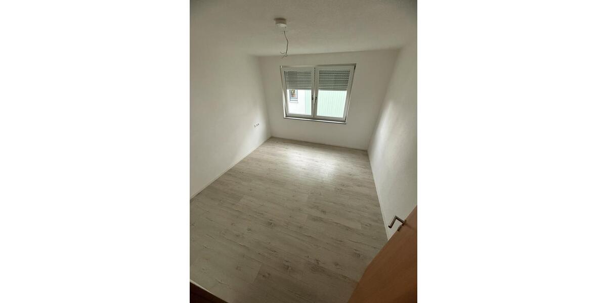 Erdgeschoßwohnung Esslingen am Neckar Hegensberg - 4 Zimmer, 101 m&sup2;, 1.700&euro; | Angebot:25961929