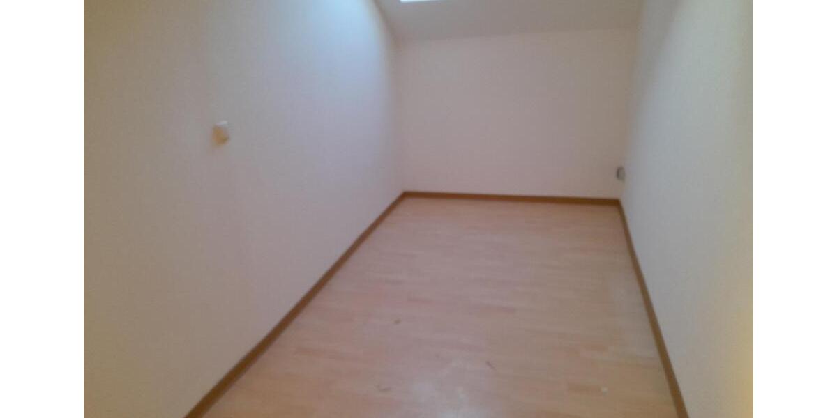 Dachgeschoßwohnung Apolda - 2 Zimmer, 60 m&sup2;, 400&euro; | Angebot:25540081
