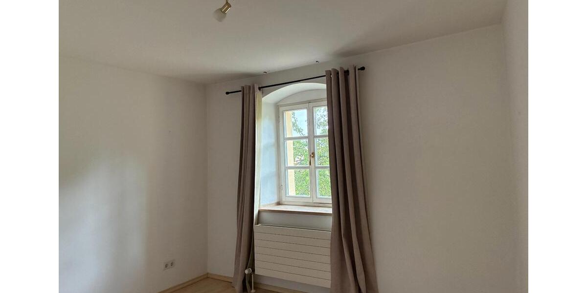 Etagenwohnung Amberg - 2 Zimmer, 100 m&sup2;, 950&euro; | Angebot:26644971