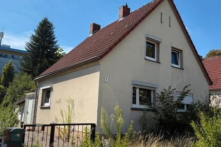 Renovierungsbedürftige DHH in Erle zu vermieten