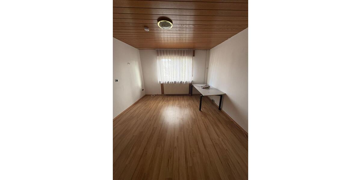 Etagenwohnung Mainz Lerchenberg - 3 Zimmer, 86 m&sup2;, 1.350&euro; | Angebot:26041410