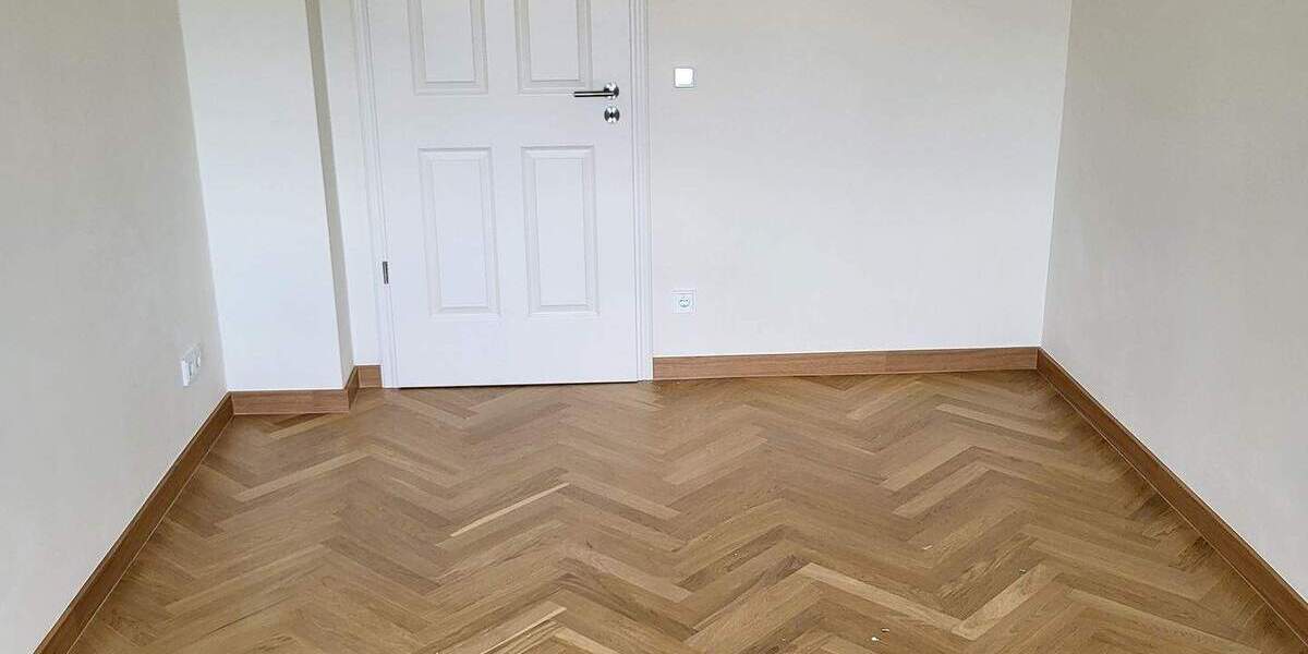 Hochwertige Sanierung im Zweitbezug - 4-Raum-Wohnung - Tageslichtbad, Gäste-WC, Parkett, Stellplatz 4 zimmer