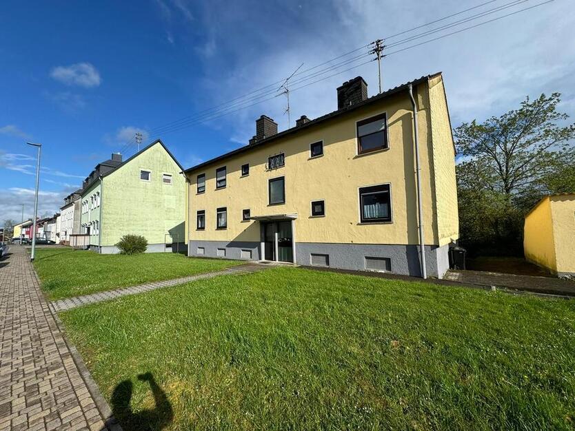 1 Monat Mietfrei bei eigen Renovierung - Gemütliche 2-Zimmer-Wohnung in Baumholder - direkt vom Eigentümer! [HMR-O60E04]