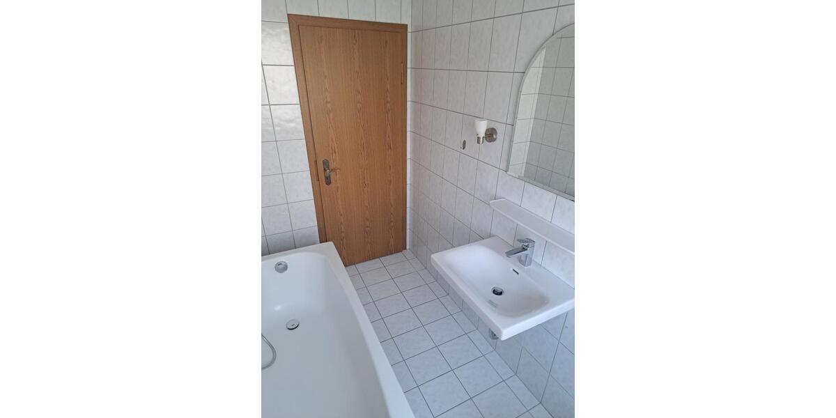 4-Zimmer-Wohnung in Tegernheim ab 01.04.2026 zu vermieten 4 zimmer
