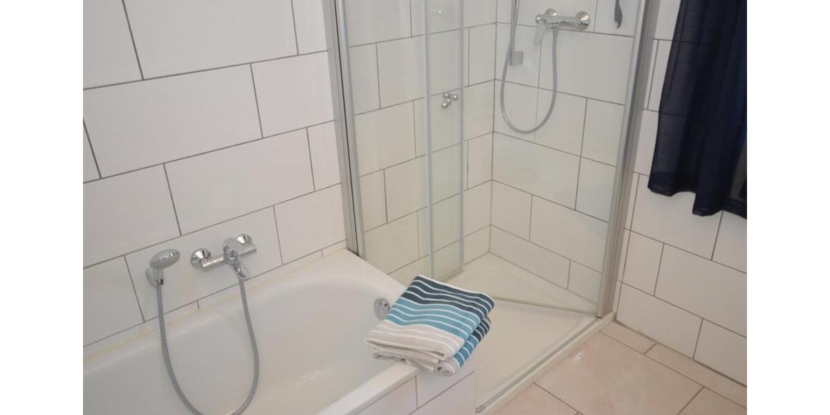 Exklusive 3-Zimmer Erdgeschosswohnung (141m²) Garten u. Terrasse 3 zimmer