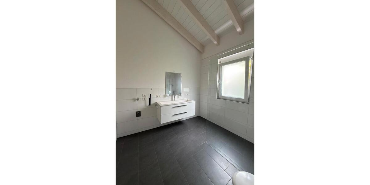 Dachgeschoßwohnung Neuffen - 3 Zimmer, 93 m&sup2;, 1.550&euro; | Angebot:26130342