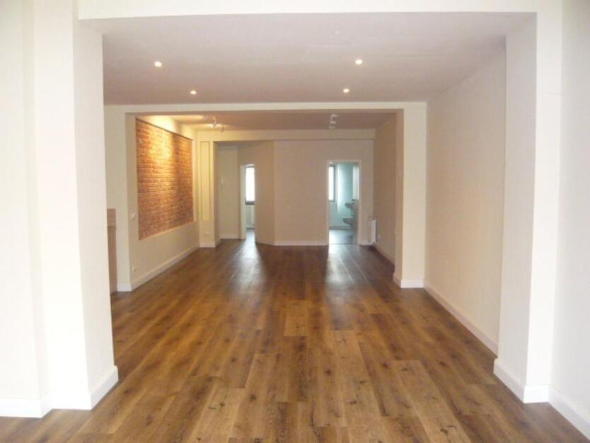 Große, zentrale 2-Raum-EG-Wohnung, Nähe Schloßstrasse
