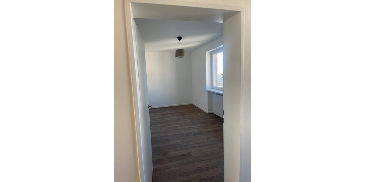 Dachgeschoßwohnung Bad Oldesloe - 4 Zimmer, 102 m&sup2;, 1.100&euro; | Angebot:26655363