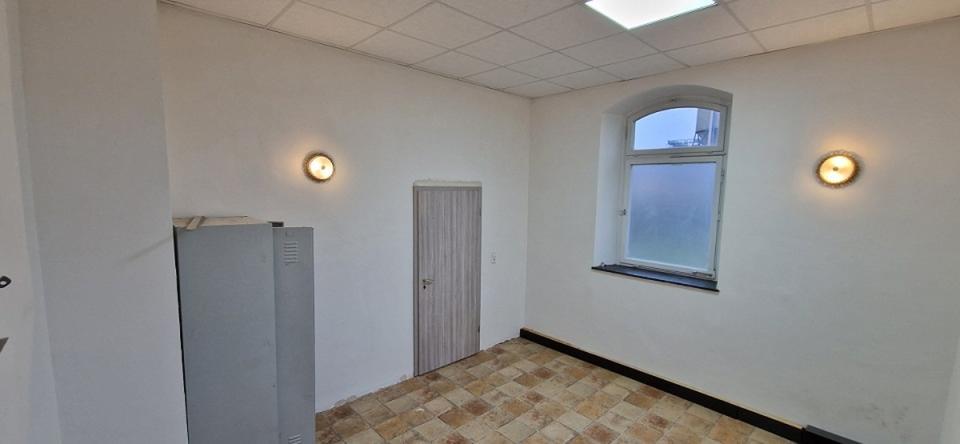 2 SchlafZimmer Wohnung Hell Geräumig + Küche 15 Min v. Würzburg
