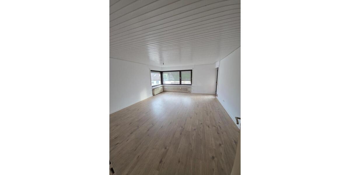 Etagenwohnung Eberstadt - 4 Zimmer, 102 m&sup2;, 1.200&euro; | Angebot:25804653