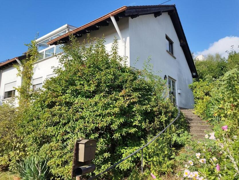 Gepflegte Wohnetage mit Garten in Neunkirchen-Hangard